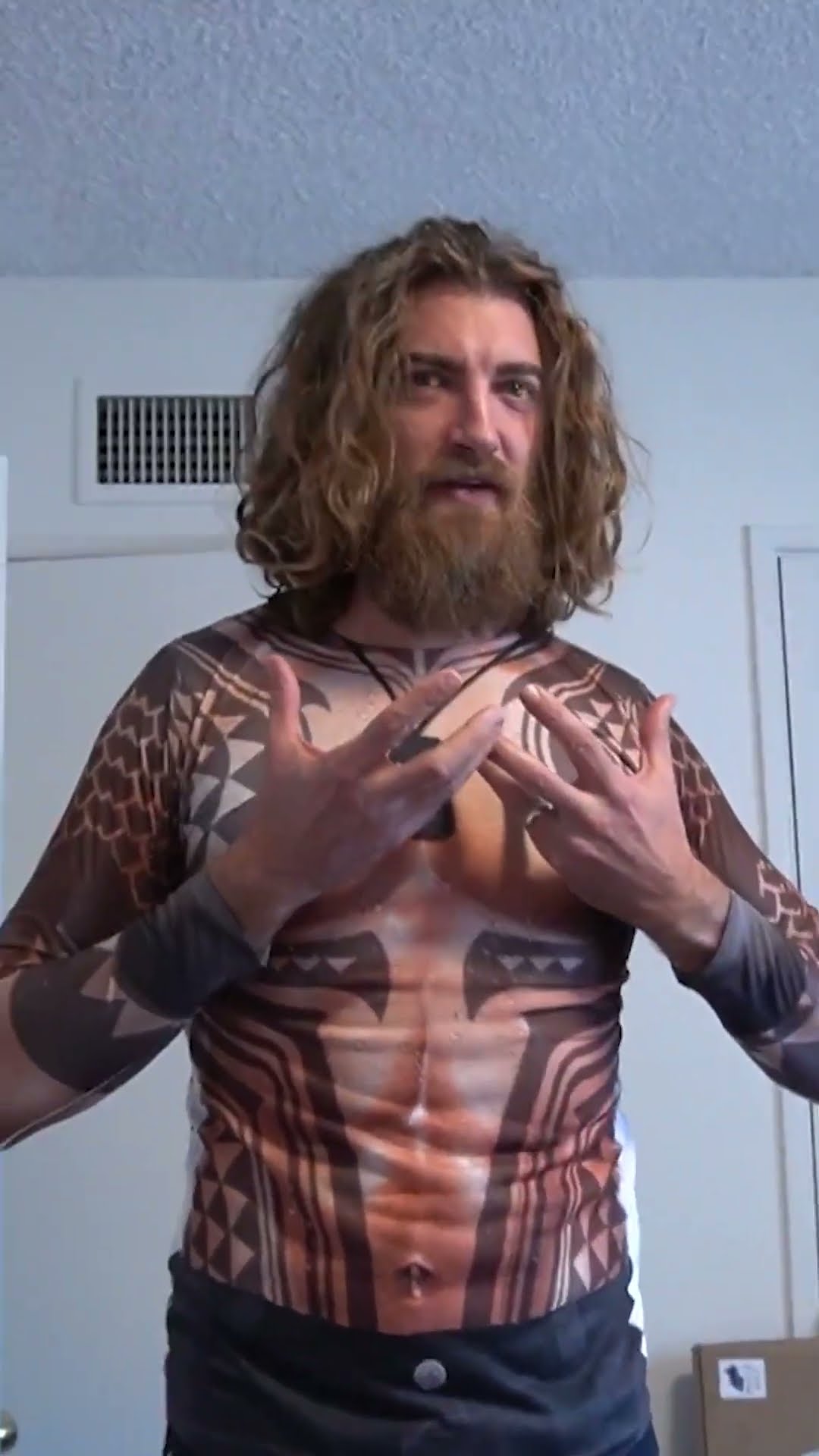 Rhett Looks Like Jason Mamoa